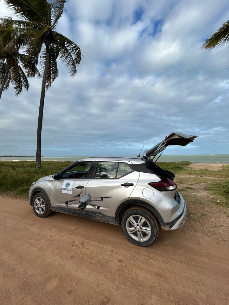 Mapeamento aéreo com drone — equipe DevGis em campo
